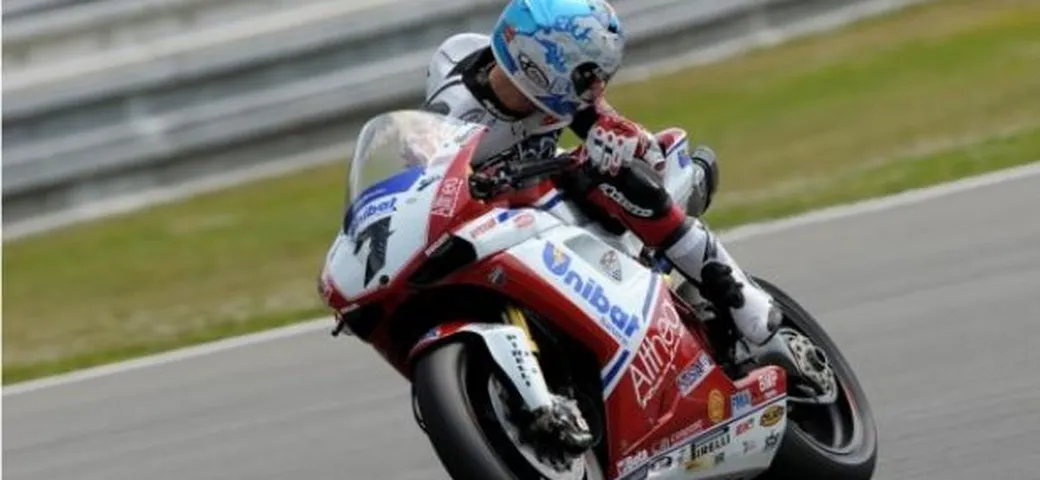 WSBK: a Brno, warm up tutto Ducati con Checa, Smrz e Guintoli. Biaggi è quarto.