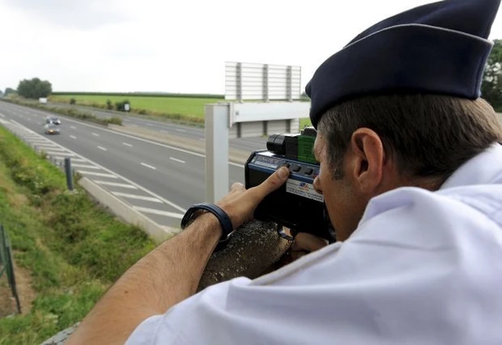 Francia: patente sospesa a chi segnalava su Facebook le posizioni degli autovelox