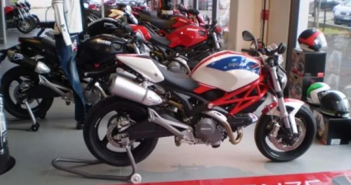 Foto del giorno: Ducati Monster 696 Bayliss Tribute