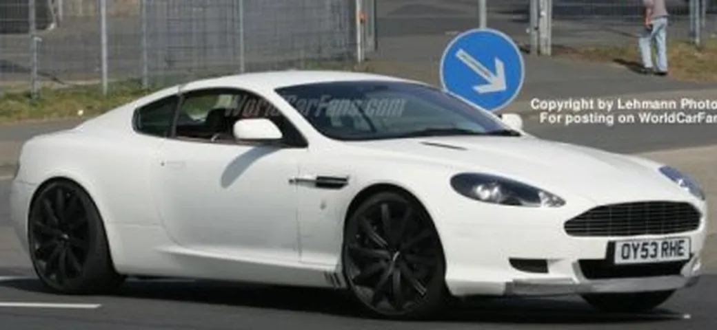 Aston Martin DBS - foto spia