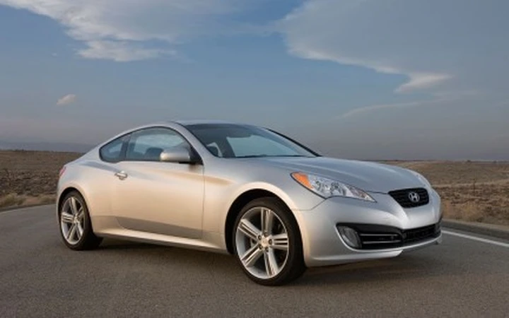 Hyundai Genesis Coupè: arrivano le foto degli interni