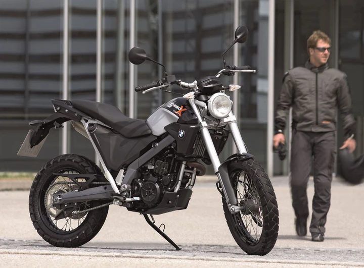 BMW F 750 R: ipotesi anti Scrambler