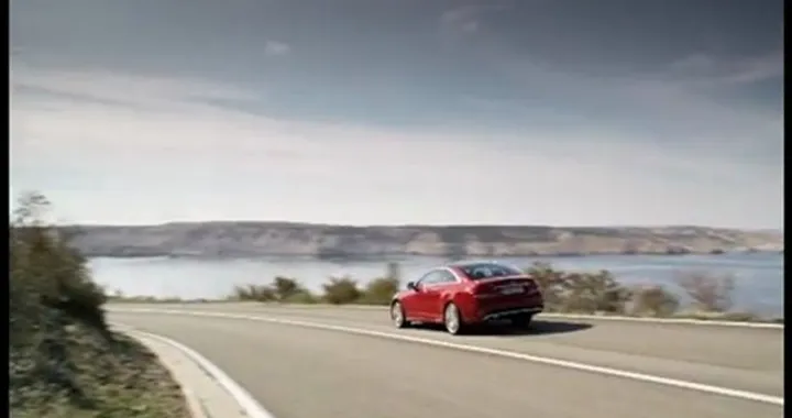Mercedes Classe E Coupé 2013 in video