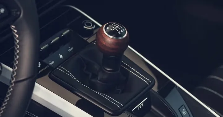 Porsche brevetta un cambio che può essere manuale, sequenziale e automatico insieme