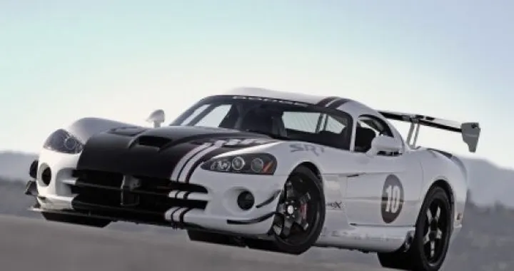 Dodge: gli appassionati della Viper comprano parti e ricambi in eccesso