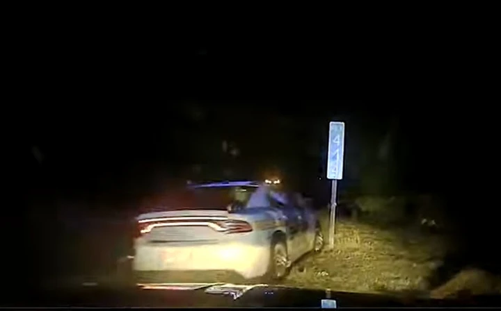 Una Tesla con Autopilot tampona la Polizia [Video]