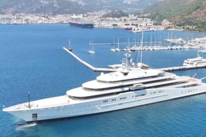 Superyacht Eclipse, tre anni fermo in porto ma i motori non si sono mai spenti