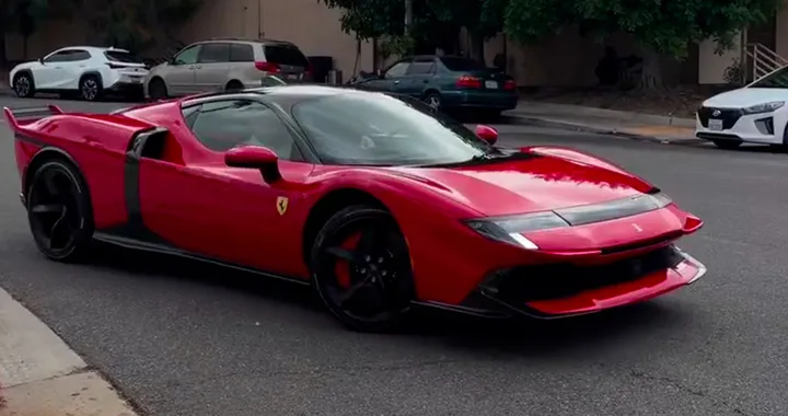 Una hypercar italiana da 1.050 CV come regalo di compleanno: il garage vale 200 milioni