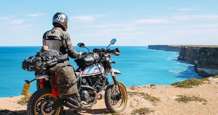 Il giro del mondo in sella a una Ducati Scrambler Desert Sled
