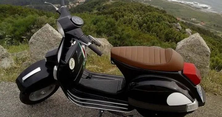 Foto del giorno: in Vespa sul Monte Santa Tecla
