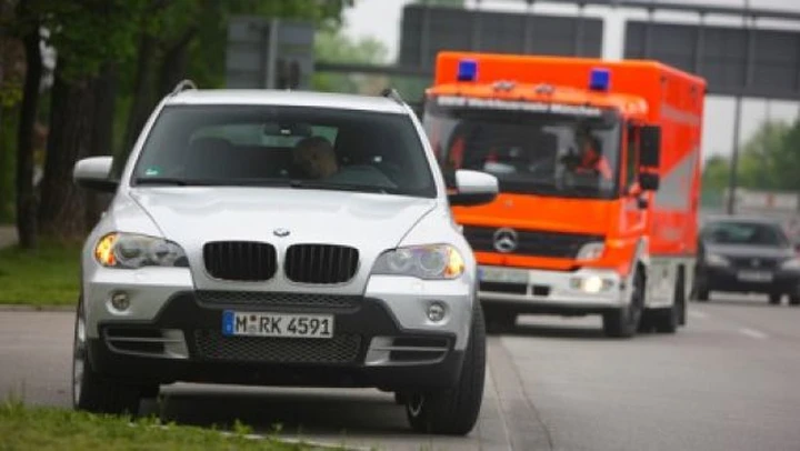 Bmw, Emergency Stop Assistant: frenata automatica in caso di malore del conducente