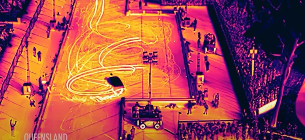Burnout e donut ripresi da un drone a infrarossi [Video]
