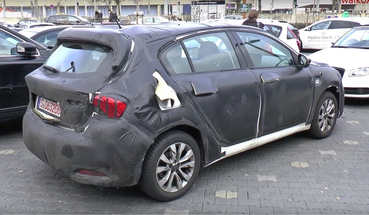 Fiat Tipo 2016: foto e video spia della 2 volumi