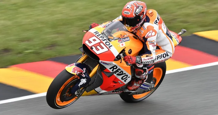 MotoGP Germania 2016: Marc Marquez in Pole, Rossi prima fila. Male Lorenzo