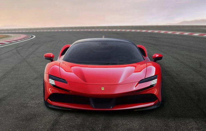 Emoji su WhatsApp e la Ferrari SF90: il caso che ha fatto giurisprudenza