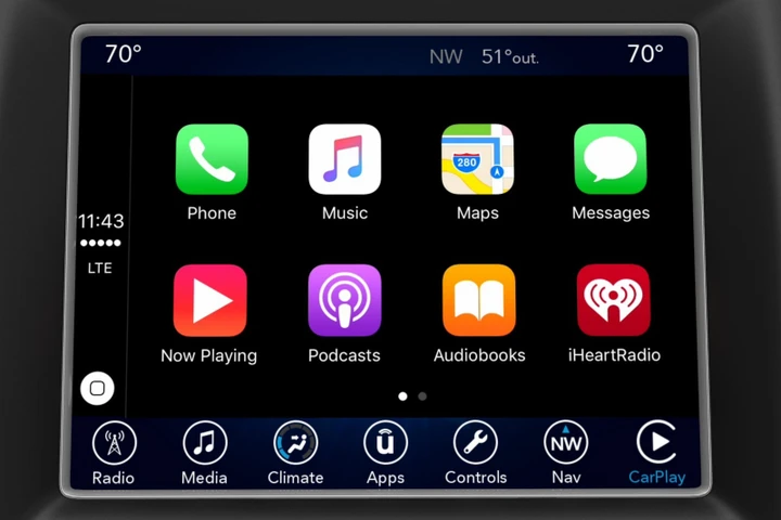 FCA: su Uconnect arrivano Apple CarPlay e Android Auto