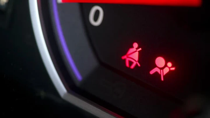 Spia airbag accesa, cosa si rischia se viene trascurata