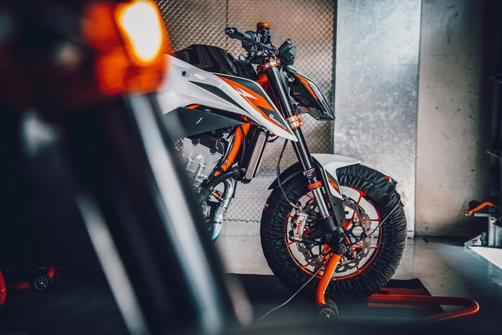KTM, domani presentazione online della nuova 890 Duke 2021