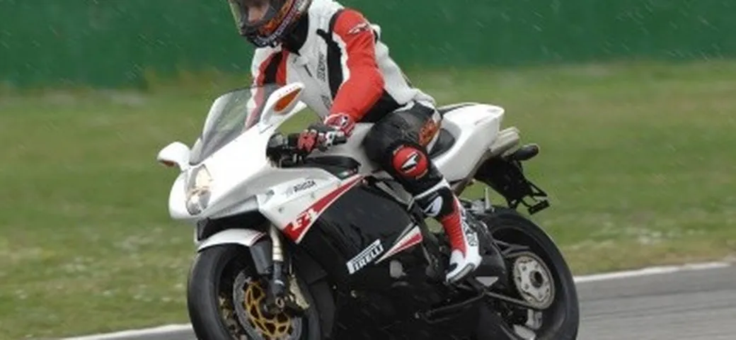 MV F4 312R: adrenalina tra i cordoli di Monza