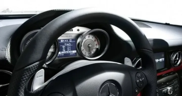 Mercedes: in futuro sempre più fibra di carbonio