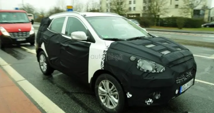 Hyundai ix35: foto spia del facelift