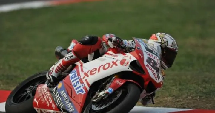 SBK: Fabrizio "ruba" la pole a Spies, Haga concentrato per la gara