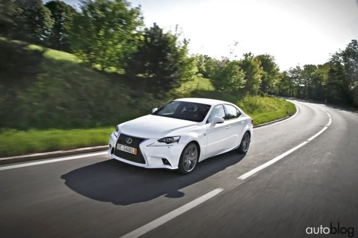 Lexus IS Hybrid test drive