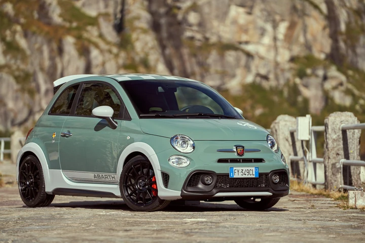 Nuova Abarth 695 70° Anniversario: tiratura limitata a 1949 esemplari