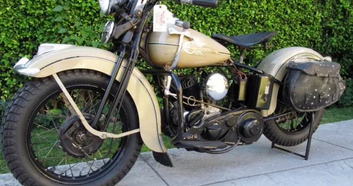 Harley-Davidson del 1938 appartenuta a Steve McQueen venduta a 25.000