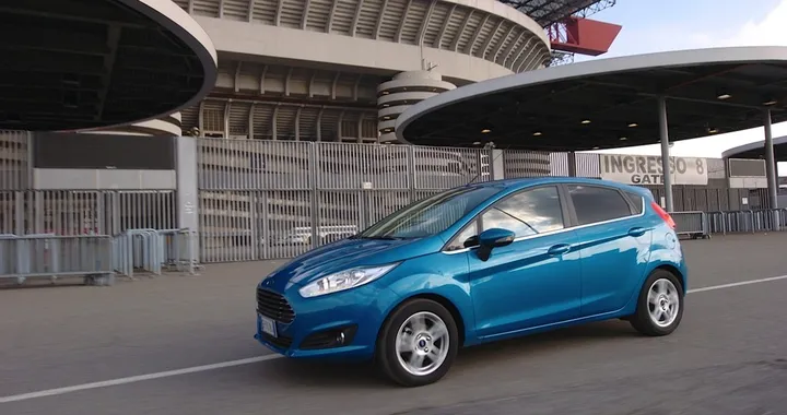Ford Fiesta: prezzi, brochure, caratteristiche e prova su strada