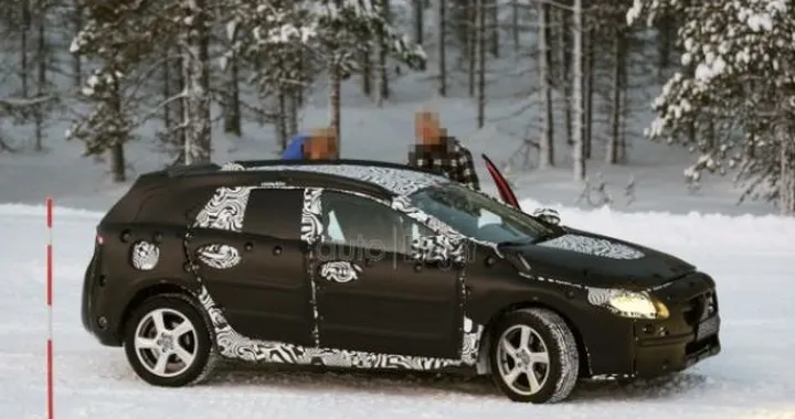 Foto spia Volvo V40