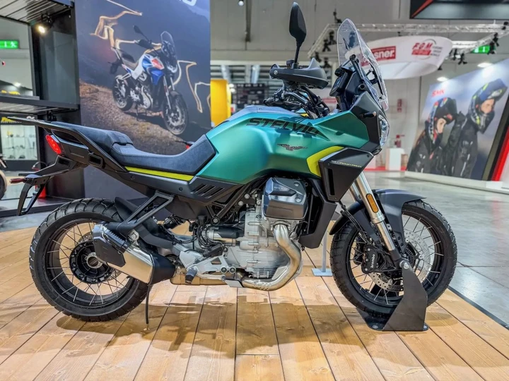 Moto Guzzi rinnova le livree: V7, V85 e Stelvio con nuove colorazioni