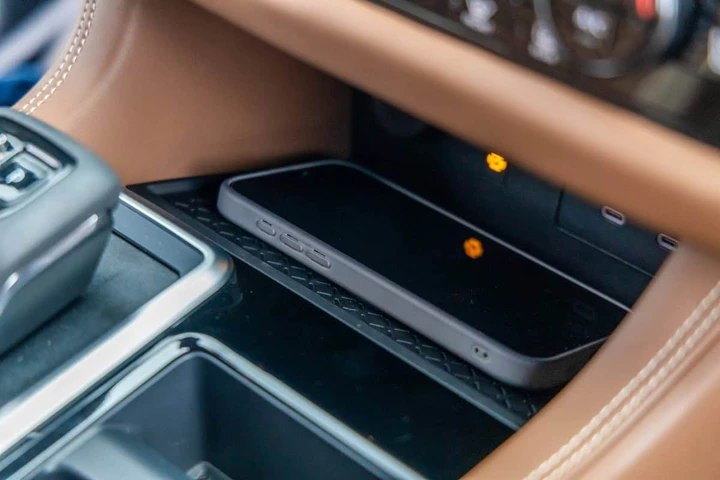 Nissan integra la ricarica wireless Qi2 su Pathfinder e Murano