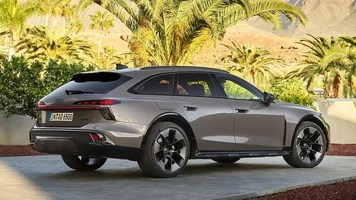 Audi A6 Allroad 2026: più larga, più alta e ora anche plug-in hybrid