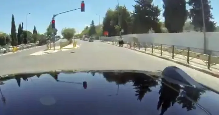 Guida autonoma: Mobileye passa col rosso [Video]