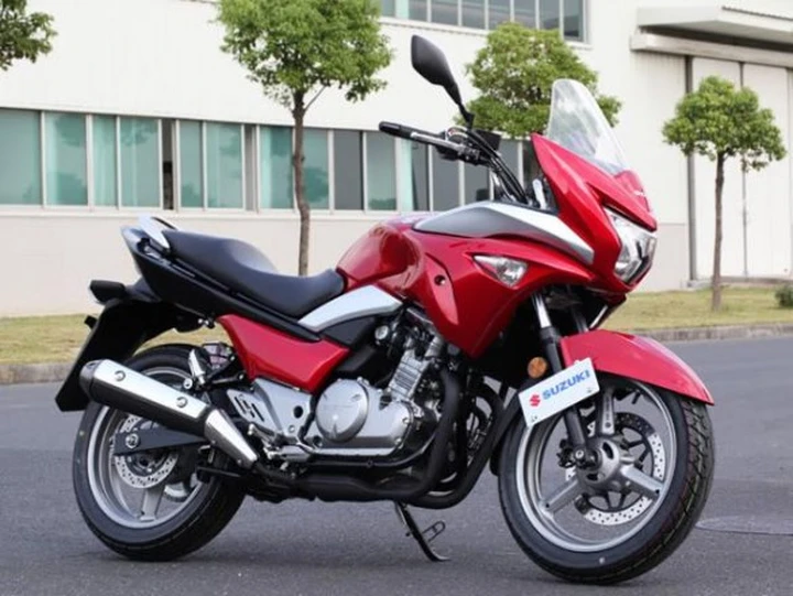 Suzuki Inazuma GW250S in anteprima al Salone di Shanghai 2013