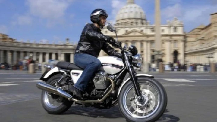 Moto Guzzi V7 alla Maratona di Roma