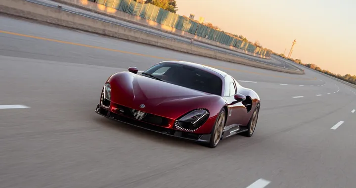 Alfa Romeo 33 Stradale: la supercar sfida la velocità a Nardò