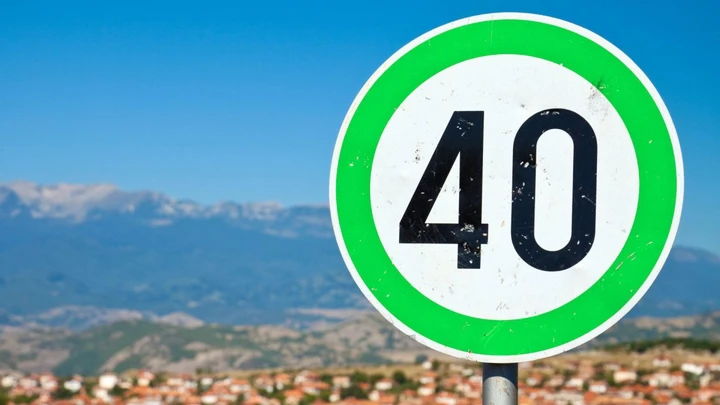 Sulle strade arrivano i cartelli dal bordo verde: cosa significano