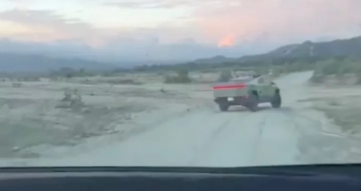 Tesla mostra in un video di 7 minuti le capacità off road di Cybertruck