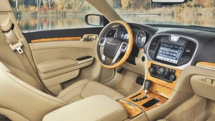 Chrysler 300C: foto degli interni