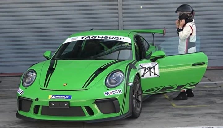 Una nonna che corre con una Porsche 911 GT3 RS? Sì, a Monza [Video]