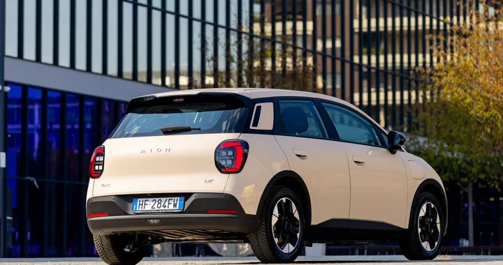 GAC sbarca al Salone di Parigi con sei modelli: elettriche, ibride e una strategia europea