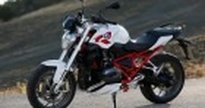 BMW R 1200 R MY 2015: caratteristiche, colori e prezzi [Video]