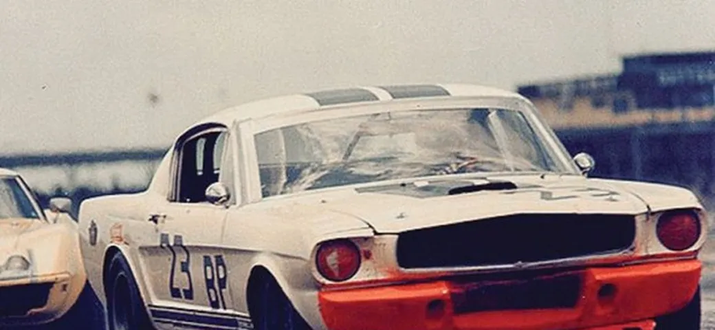 Shelby Mustang GT350 R: un esemplare da corsa va all'asta per 1 milione di dollari