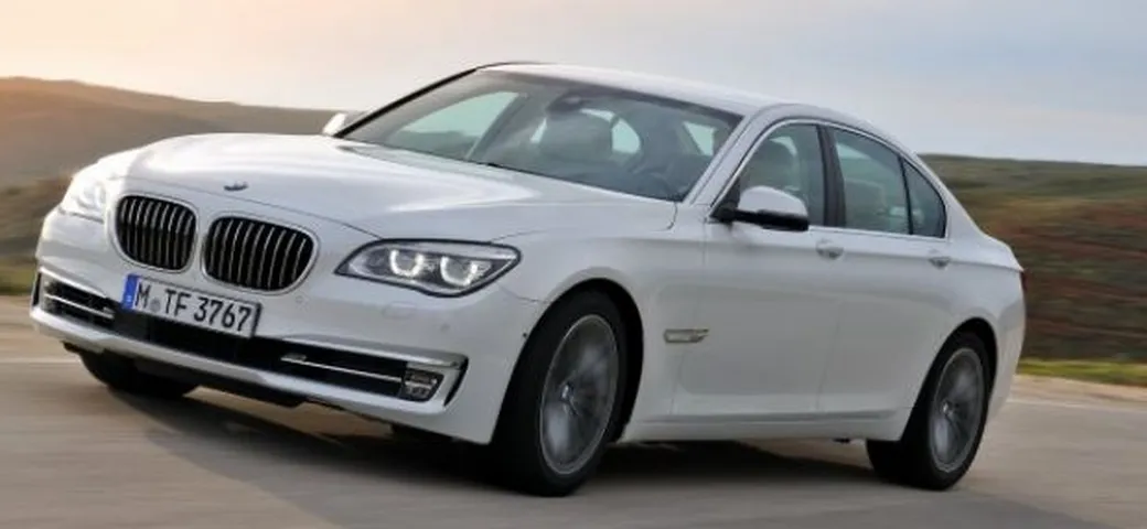 BMW Serie 7 facelift: nuove foto e dati tecnici ufficiali
