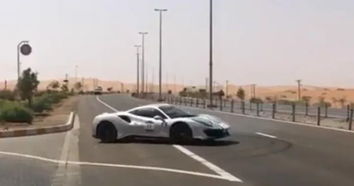 Ferrari 488 Pista: burnout ad Abu Dhabi per Ferrari Cavalcade 2019 [Video]
