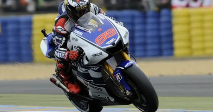 MotoGP, Le Mans: Lorenzo super in solitaria, ma gran gara di Rossi 2°. Stoner sul podio.