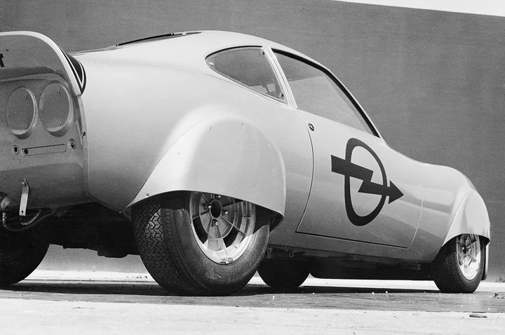 Opel: la Elektro GT dei record compie 50 anni