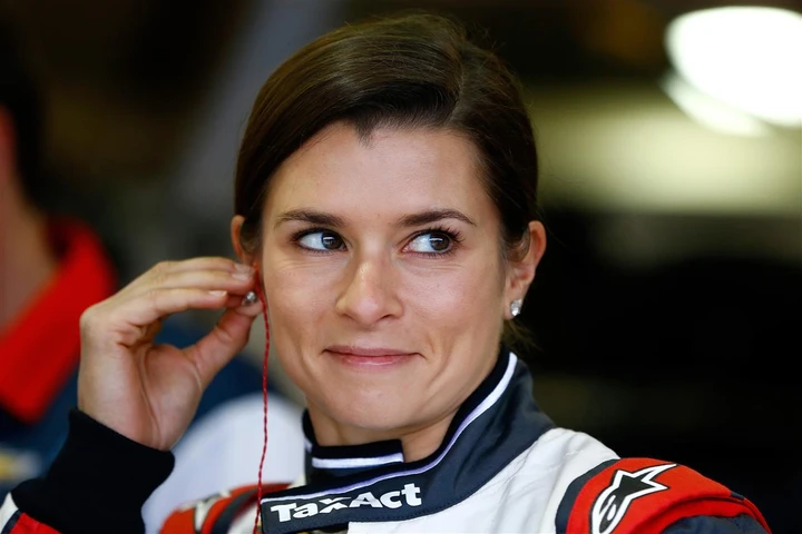 Danica Patrick 'invade' la pista: multa di 20.000 dollari [Foto e video]
